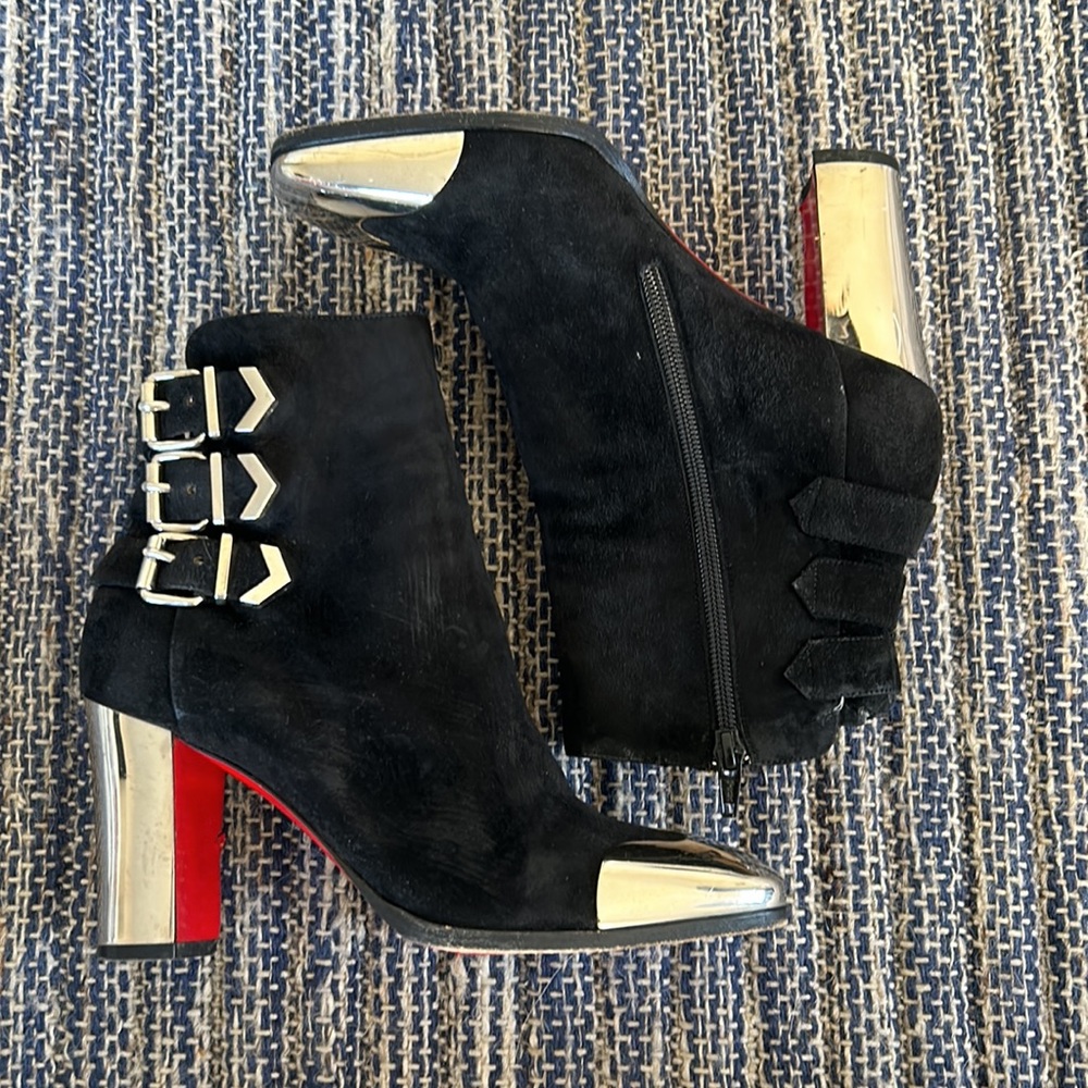 CHRISTIAN LOUBOUTIN || Suede Boots